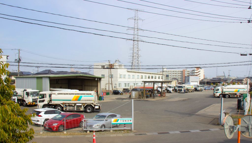 三協輸送 本社・車庫の様子